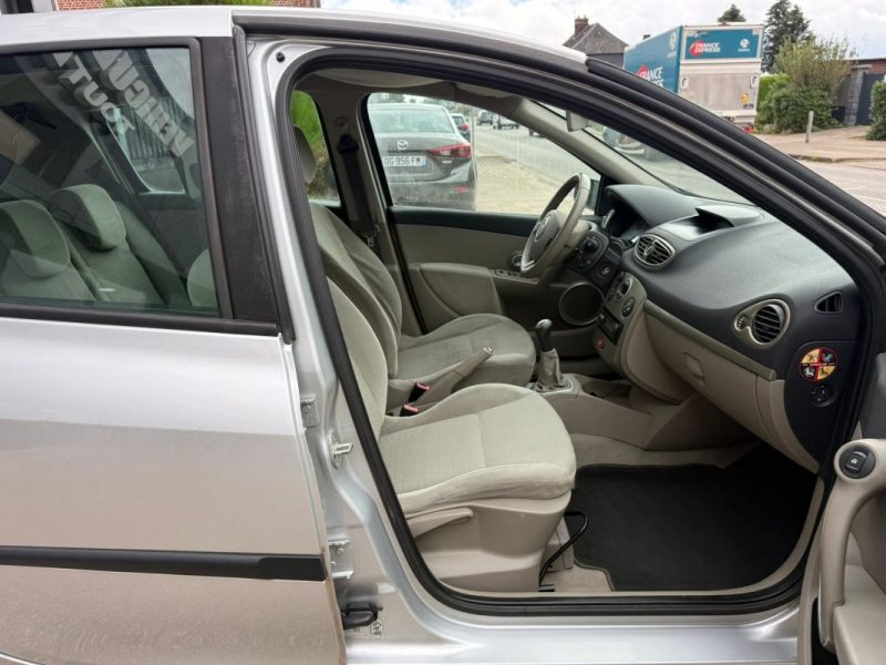 Renault Clio III 1.5 DCi 85Ch Privilège