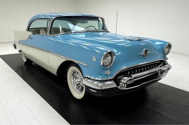 1955 Oldsmobile Super 88 Holiday Coupé Hardtop deux portes.