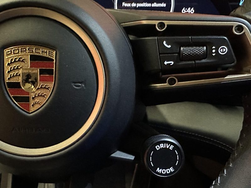 PORSCHE TAYCAN TURBO - Excellent état - 