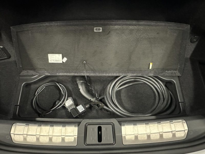 PORSCHE TAYCAN TURBO - Excellent état - 
