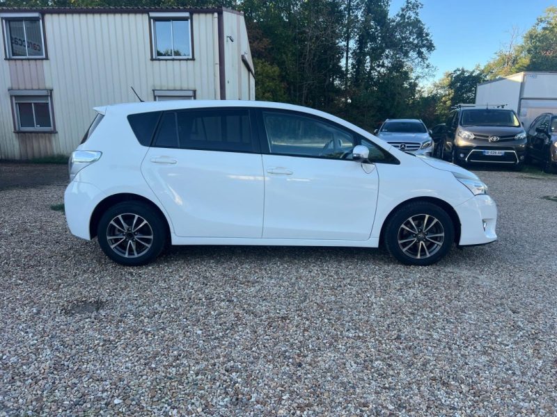 TOYOTA VERSO 124 D-4D SkyView