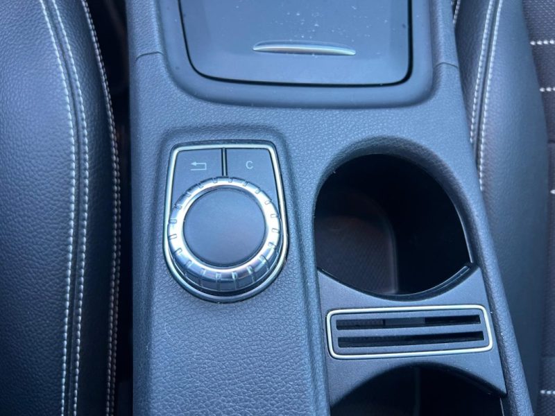 MERCEDES GLA 180 CDI 109 ch INTUITION 7G-DCT