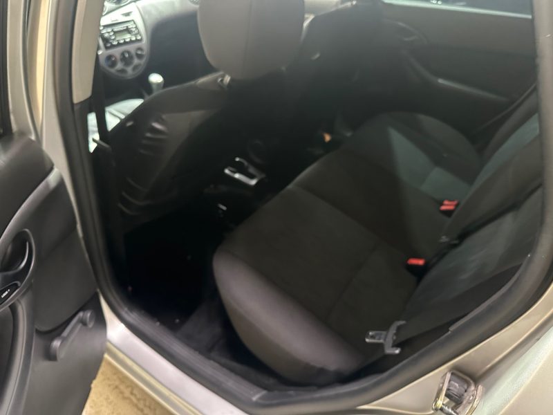 FORD FOCUS  1.6 ESSENCE 2003