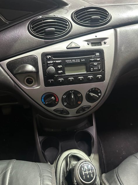 FORD FOCUS  1.6 ESSENCE 2003