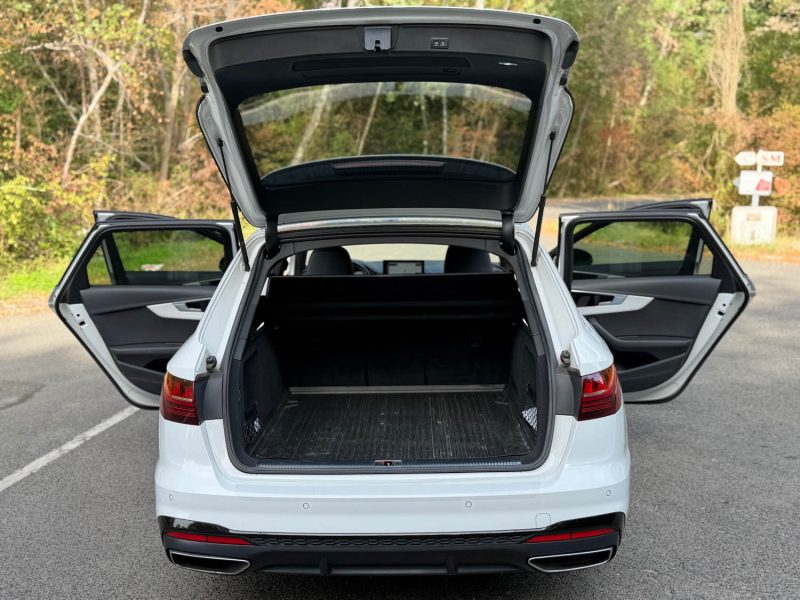 AUDI A4  DSG  2023