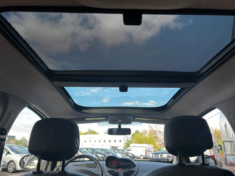 RENAULT TWINGO 1.2 i NIGHT&DAY 75CV ( 73 000 KM )