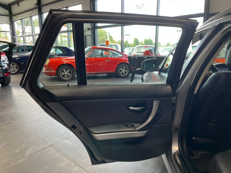 🚗 BMW SÉRIE 3 TOURING 320i 170ch ⚙️ LUXE BA 📡 Radars de recul 📱 Bluetooth ❄️ Climatisation