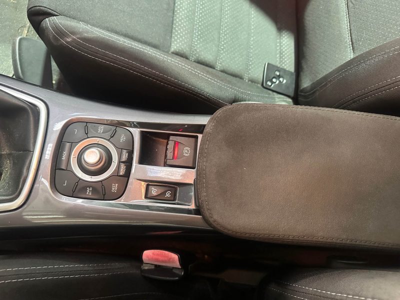 RENAULT LAGUNA III 2.0 DCI 150 BLACK EDITION 2010
