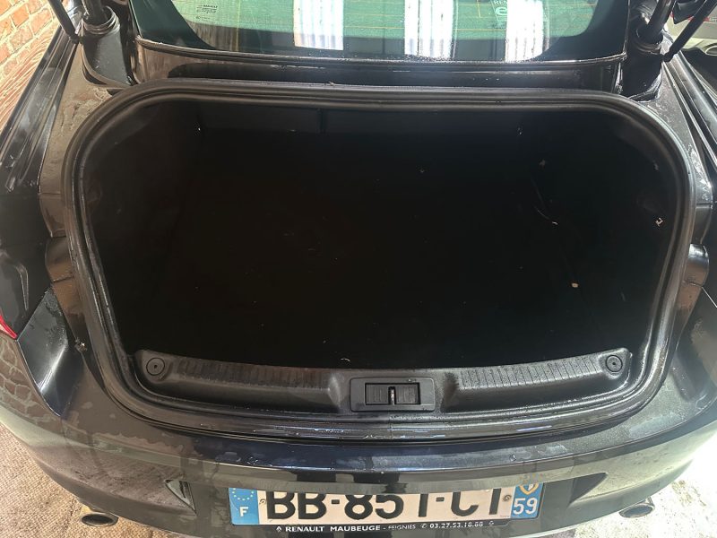 RENAULT LAGUNA III 2.0 DCI 150 BLACK EDITION 2010