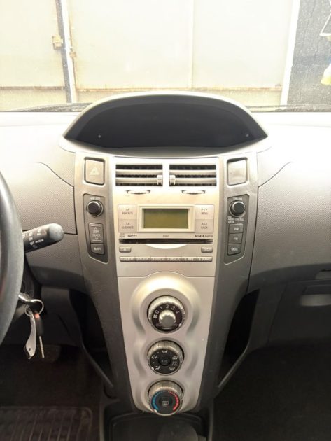 Toyota Yaris 1.3 - 87 VTT-I LUNA BOITE AUTOMATIQUE PACK CLIM 