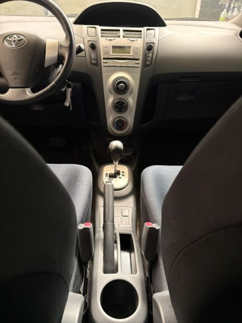 Toyota Yaris 1.3 - 87 VTT-I LUNA BOITE AUTOMATIQUE PACK CLIM 