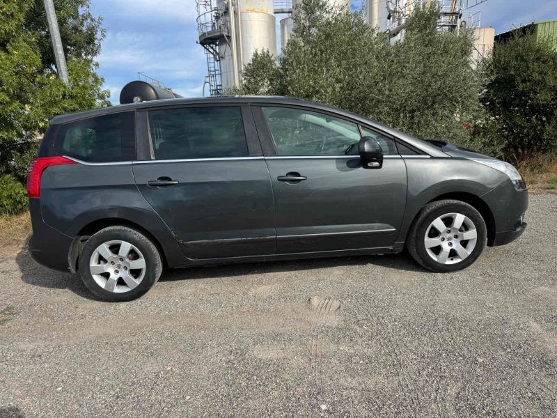 PEUGEOT 5008 1.6 E-HDI 115 Cv ACTIVE BOITE AUTO