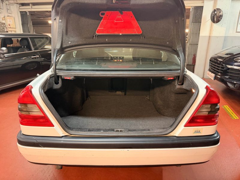 MERCEDES BENZ CLASSE C C220D Classic