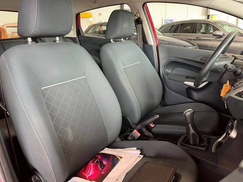 🚗 FORD FIESTA 1.25 82ch ⚙️ TITANIUM ❄️ Climatisation 📡 Radars de recul 👤 1ère main