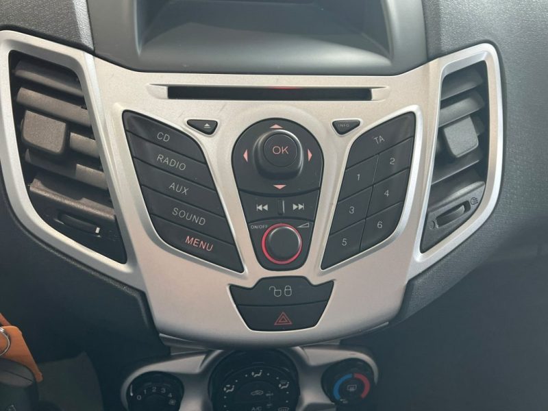 🚗 FORD FIESTA 1.25 82ch ⚙️ TITANIUM ❄️ Climatisation 📡 Radars de recul 👤 1ère main