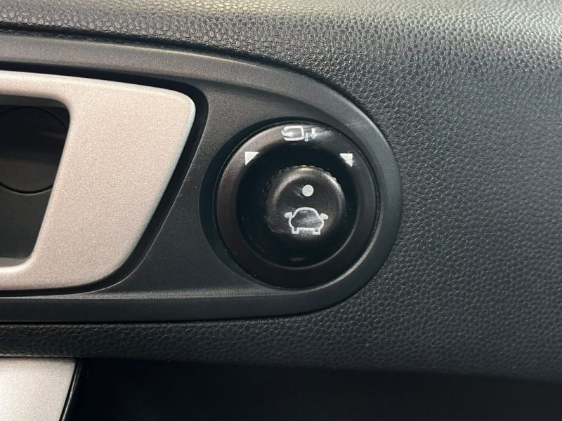 🚗 FORD FIESTA 1.25 82ch ⚙️ TITANIUM ❄️ Climatisation 📡 Radars de recul 👤 1ère main