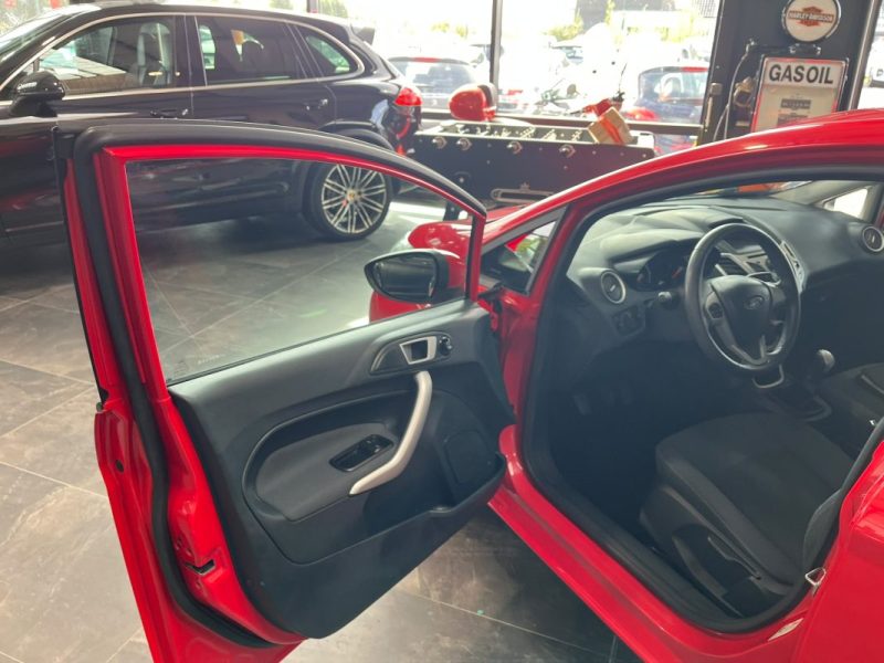 🚗 FORD FIESTA 1.25 82ch ⚙️ TITANIUM ❄️ Climatisation 📡 Radars de recul 👤 1ère main