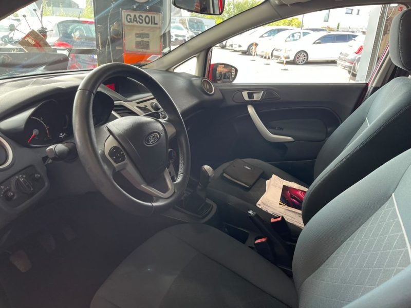 🚗 FORD FIESTA 1.25 82ch ⚙️ TITANIUM ❄️ Climatisation 📡 Radars de recul 👤 1ère main