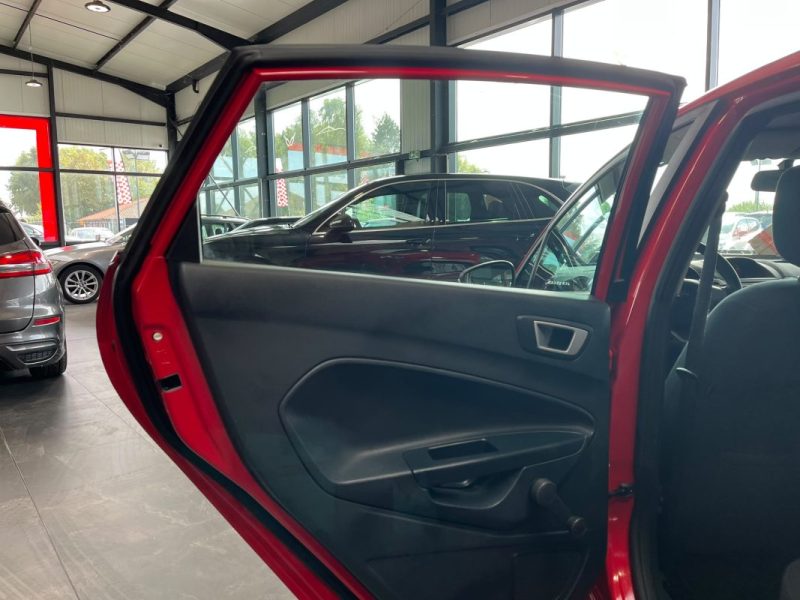 🚗 FORD FIESTA 1.25 82ch ⚙️ TITANIUM ❄️ Climatisation 📡 Radars de recul 👤 1ère main