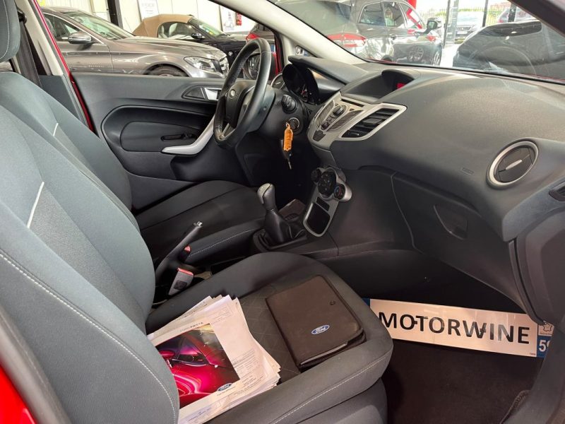 🚗 FORD FIESTA 1.25 82ch ⚙️ TITANIUM ❄️ Climatisation 📡 Radars de recul 👤 1ère main
