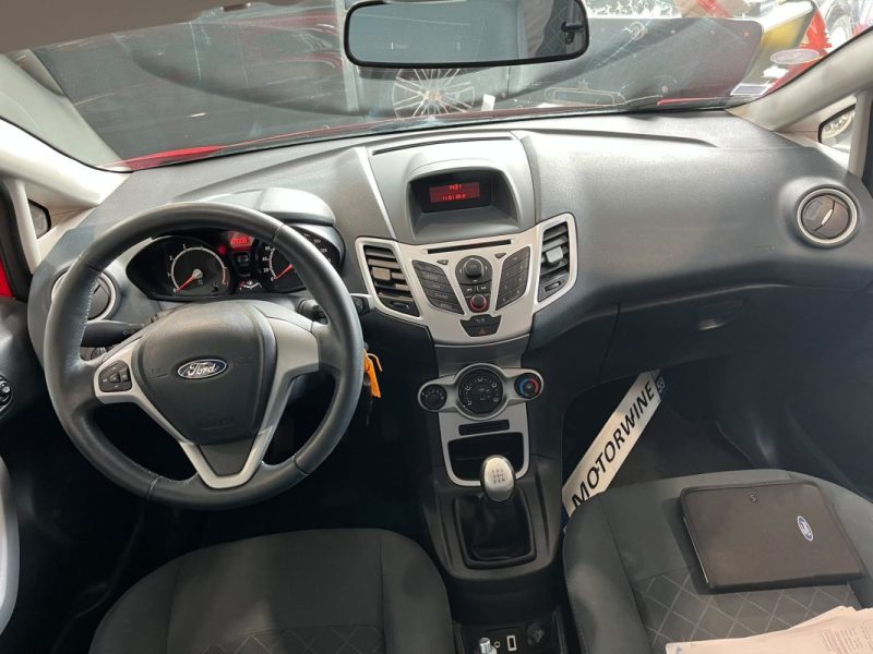 🚗 FORD FIESTA 1.25 82ch ⚙️ TITANIUM ❄️ Climatisation 📡 Radars de recul 👤 1ère main