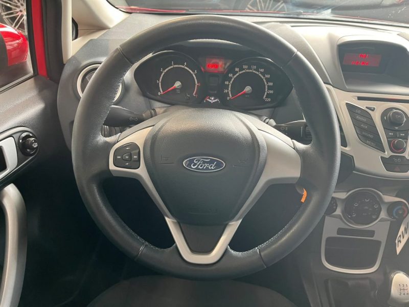 🚗 FORD FIESTA 1.25 82ch ⚙️ TITANIUM ❄️ Climatisation 📡 Radars de recul 👤 1ère main