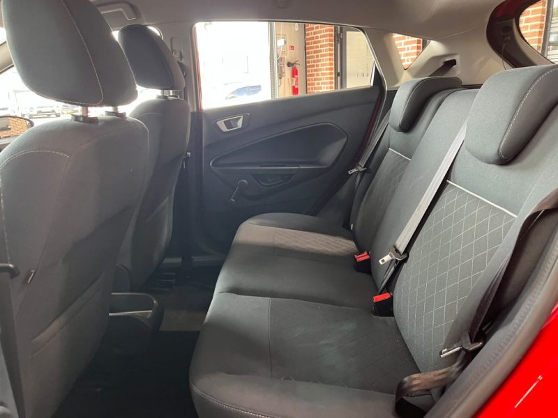 🚗 FORD FIESTA 1.25 82ch ⚙️ TITANIUM ❄️ Climatisation 📡 Radars de recul 👤 1ère main