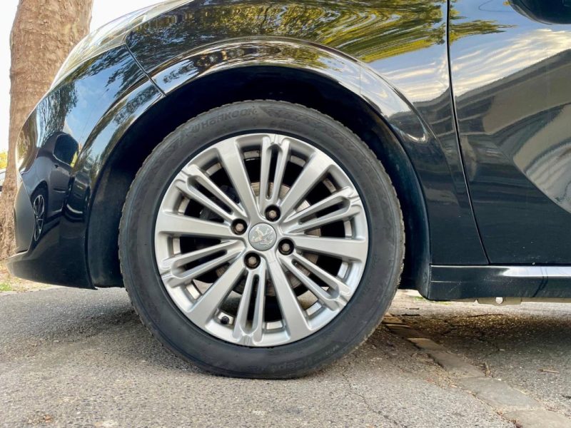 PEUGEOT 208 1.6 BLUEHDI 100 ALLURE