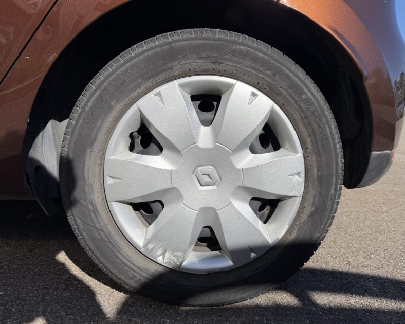 RENAULT CLIO 1.5 dCi 90 ch - Pneus Neuf - Régulateur - ENTRETIEN COMPLET