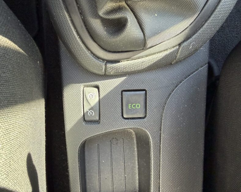 RENAULT CLIO 1.5 dCi 90 ch - Pneus Neuf - Régulateur - ENTRETIEN COMPLET