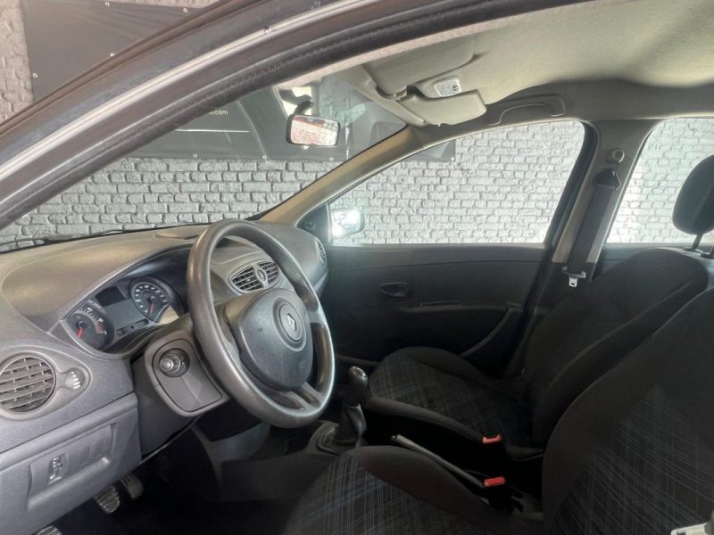 RENAULT CLIO III CLIO 1.2 75CH AUTHENTIQUE 
