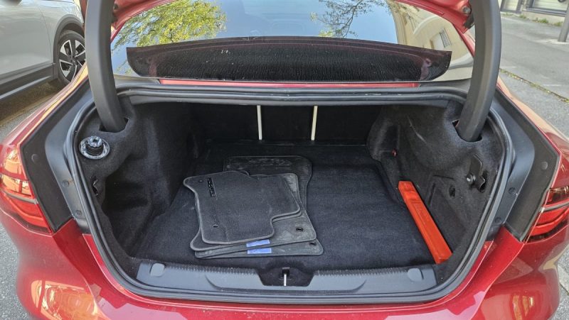 JAGUAR XE 2.0 D 180CV BVA R-DYNAMIC HSE 2019