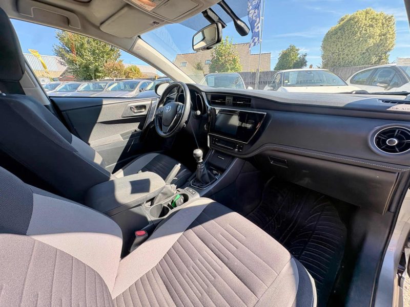 TOYOTA AURIS 