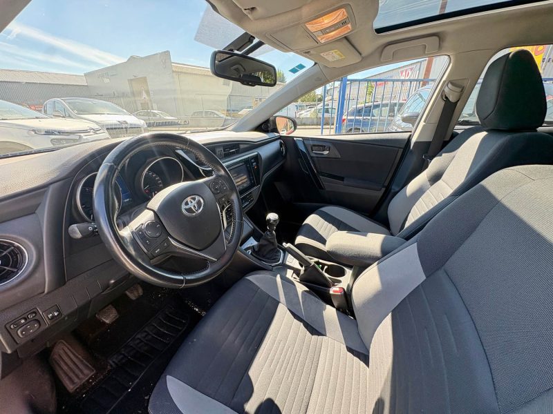 TOYOTA AURIS 
