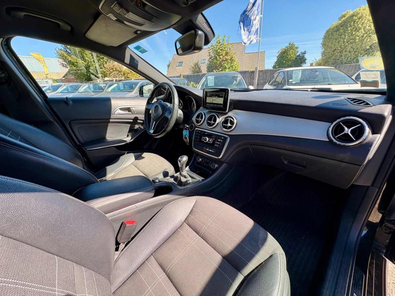 MERCEDES GLA 