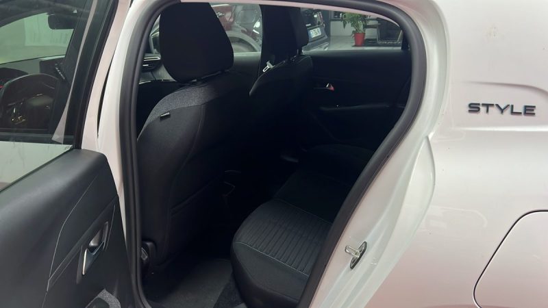 PEUGEOT 208 STYLE 1.2 Puretech 75ch /1 ERE MAIN/EXPORT ALGERIE 8490E HORS TAXES