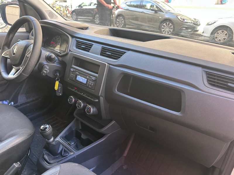 RENAULT EXPRESS CAMIONNETTE 1.3 TCE 100 04/2023 PRIX HT : 4990 € PRIX TTC : 5990 €
