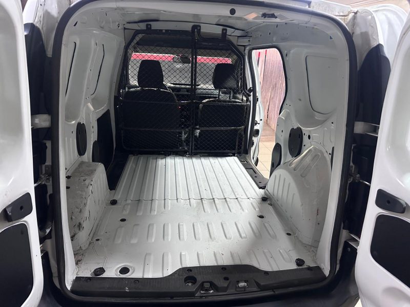 RENAULT EXPRESS CAMIONNETTE 1.3 TCE 100 04/2023 PRIX HT : 4990 € PRIX TTC : 5990 €