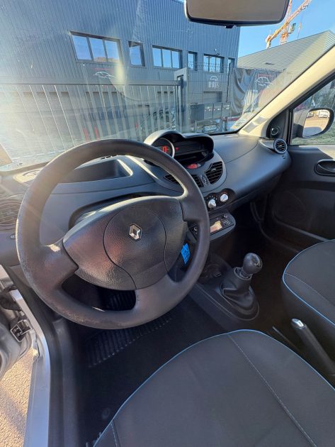 RENAULT TWINGO II 1.2 16V 75CH LIMITED EDITION 