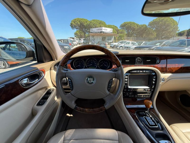 JAGUAR XJ6 3.0L i 238CV full options
