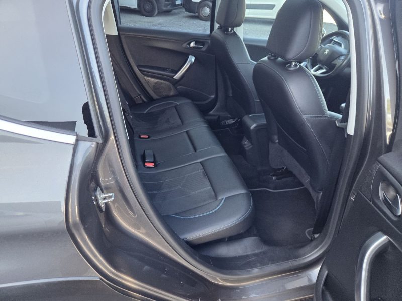 PEUGEOT 2008 1.6 BLUE HDI 120 CROSSWAY 2017 110000 km 