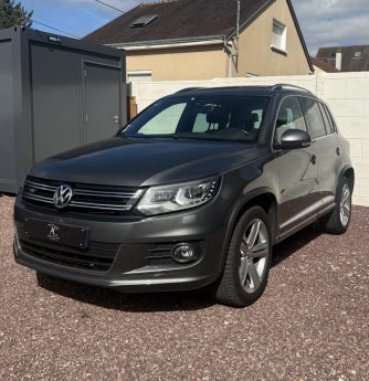 Volkswagen Tiguan 2.0 TDI 4motion R-Exclusive ( Toit ouvrant/ Sièges Chauffant/ Crochet d'attelage)