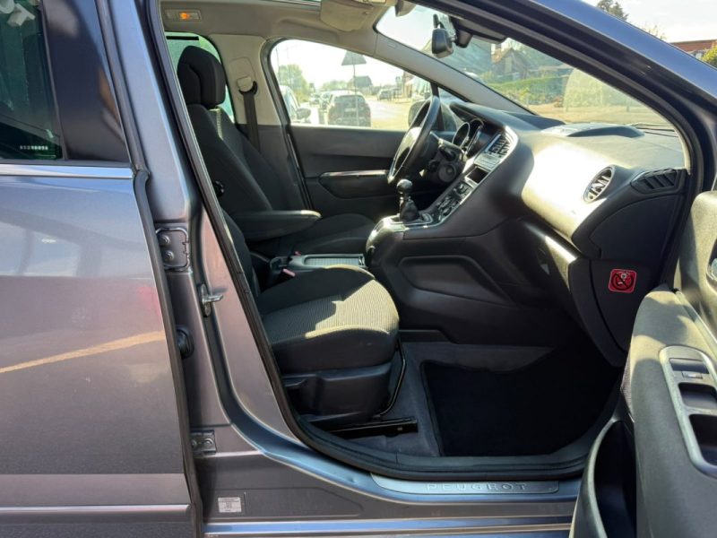Peugeot 5008 1.6 HDi 112Ch Allure
