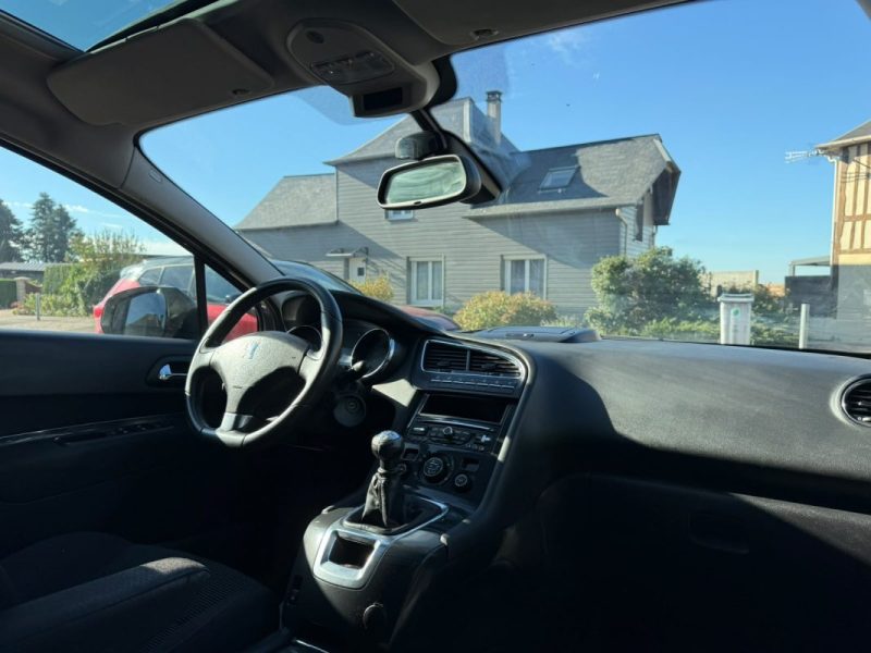Peugeot 5008 1.6 HDi 112Ch Allure