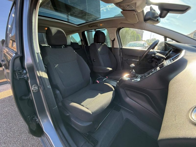 Peugeot 5008 1.6 HDi 112Ch Allure