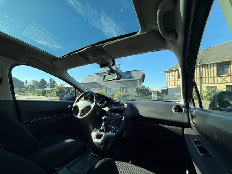 Peugeot 5008 1.6 HDi 112Ch Allure