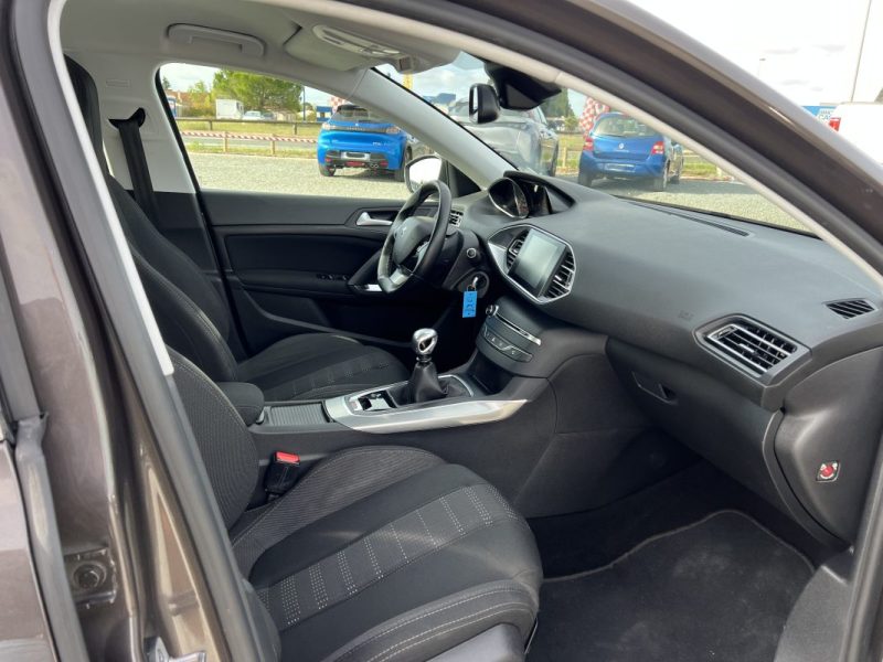 PEUGEOT 308 II 1.2 130 2015