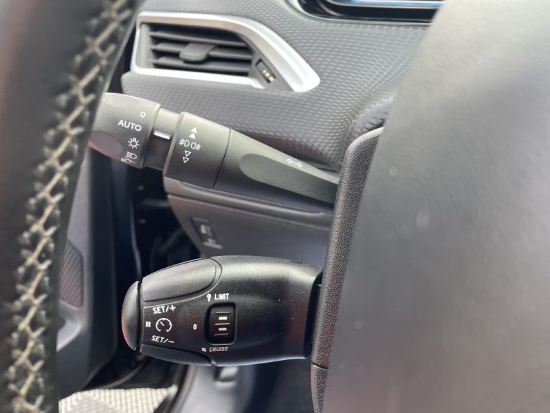 PEUGEOT 2008 - 1 1.2  ALLURE 2015