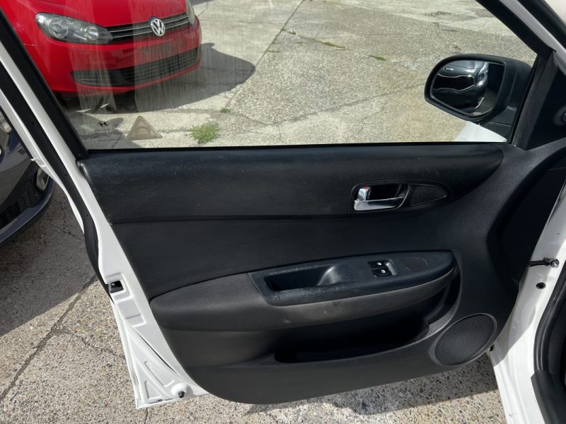 HYUNDAI  I20  1.2 LIFE 2014