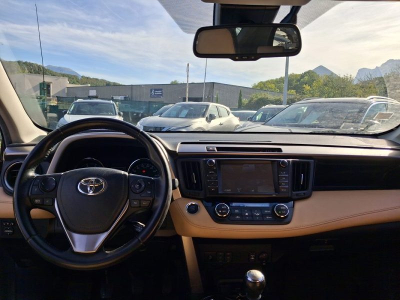 TOYOTA RAV4 2.0 D4D 143 CV 4X2 DESIGN 